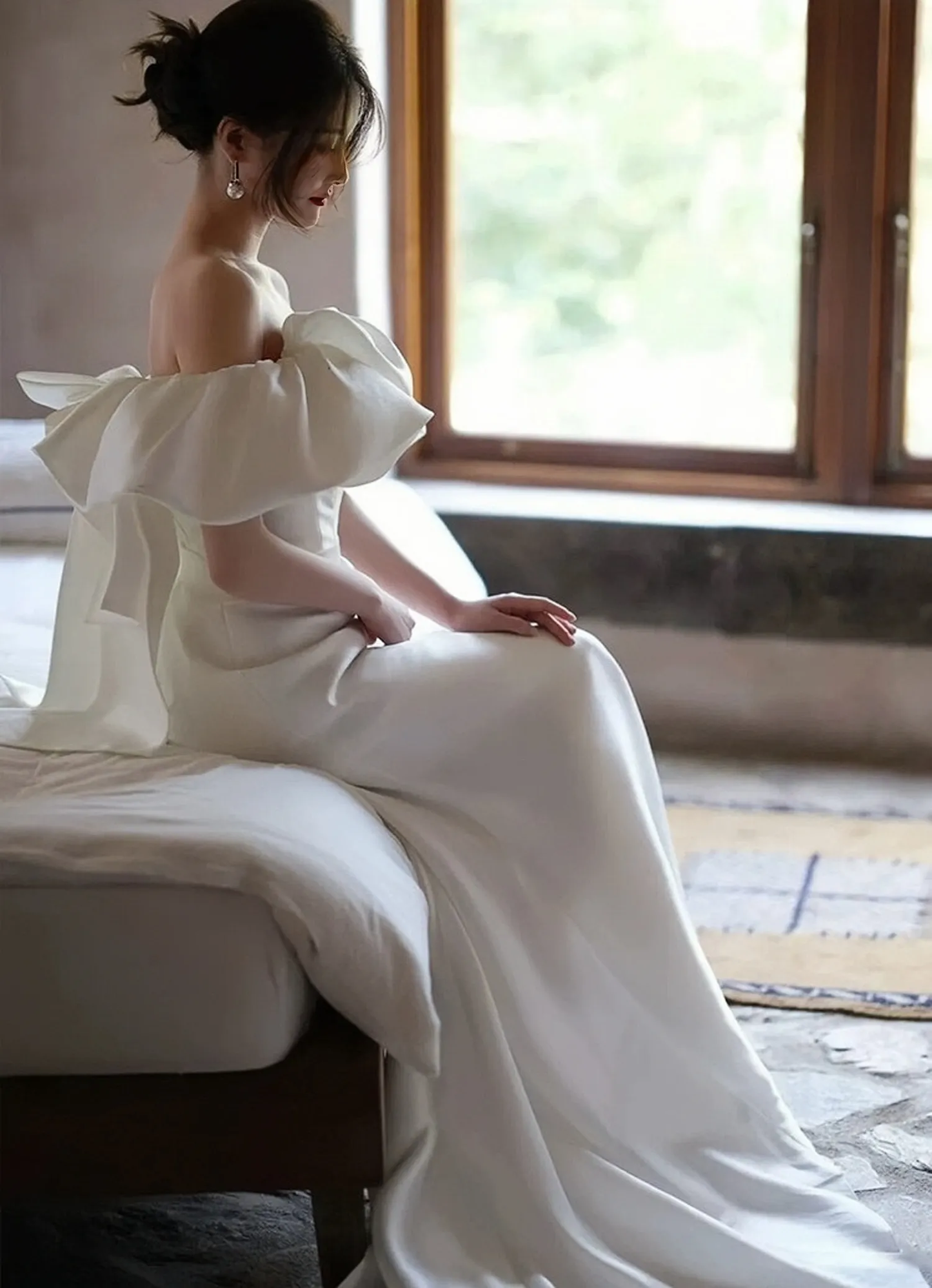 Elegant Off-shoulder White Bridal Gown With Train      S5434