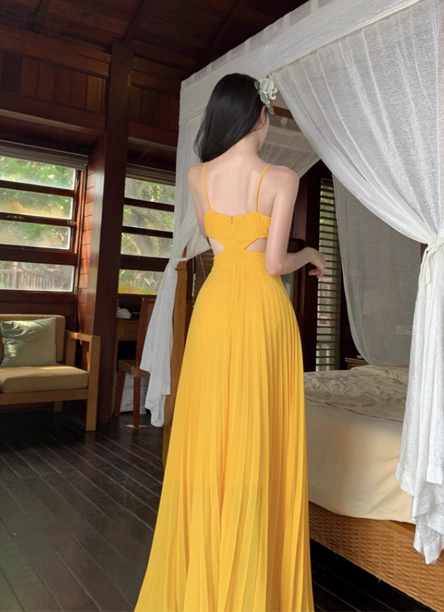 Beach resort long dress with a sense of atmosphere, slim waist and beautiful suspender dress R1577