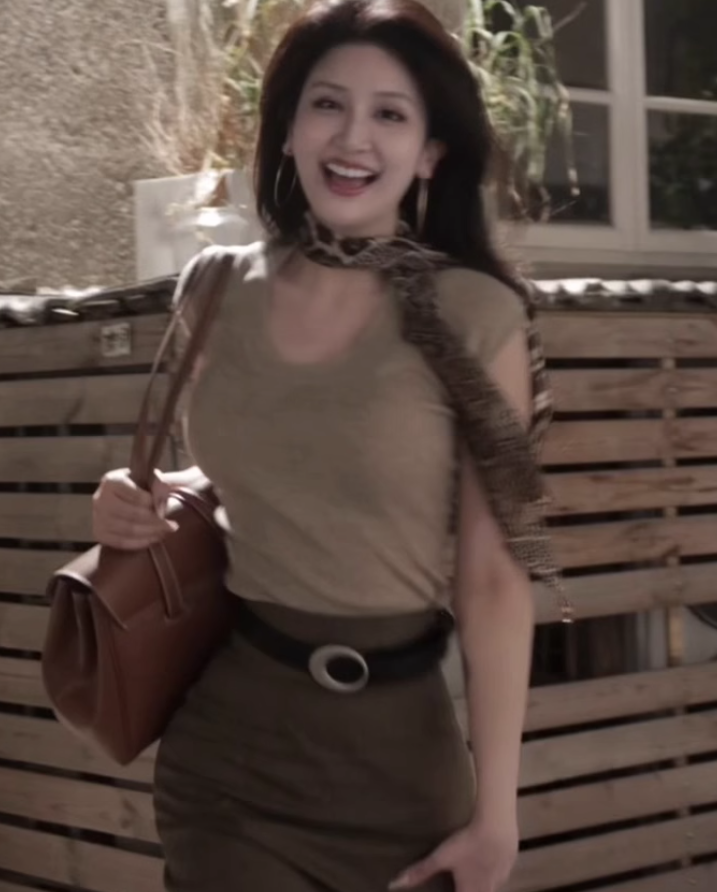 Large size French style slim fit straight shoulder top high waist skirt simple suit R1825