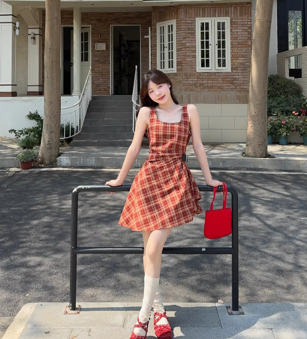 Retro plaid niche design temperament waist slimming suspender dress sweet short skirt R1552