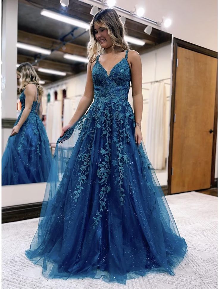 A-Line Prom Dresses Formal Floor Length Sleeveless V Neck Tulle Backless with Glitter Appliques    S5202