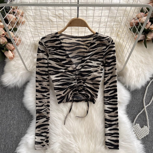 ins retro short top women's new leopard print V-neck pleated long-sleeved T-shirt      S4568
