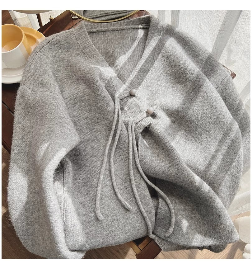 Fashionable V-neck sweater jacket for women new design soft knitted cardigan trend     S4840