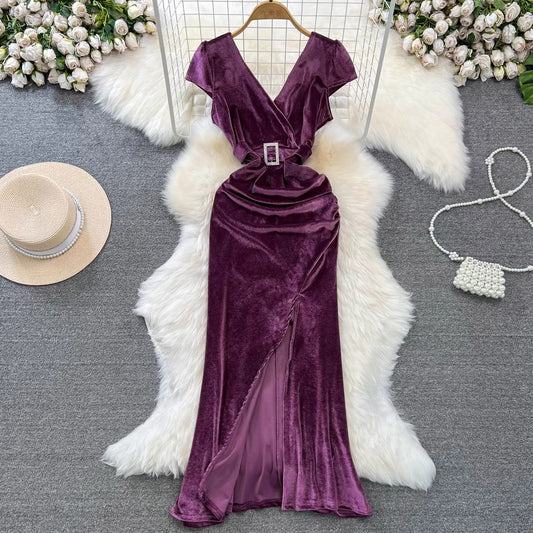 V-neck mid-length velvet dress     S4290