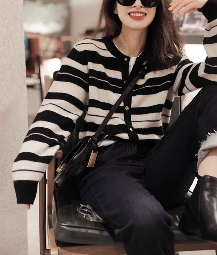 New soft knitted cardigan for women fashionable black top striped Korean style simple sweater jacket    S3392