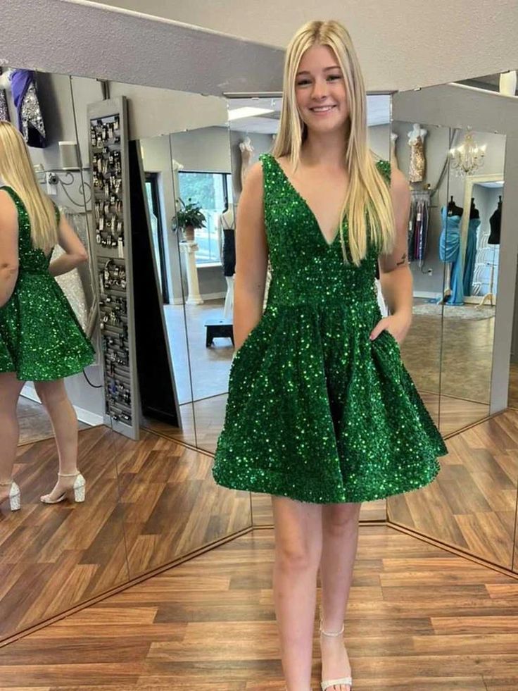 Shiny V Neck Short Green Prom Dresses, Short Green Formal Homecoming Dresses       S3165