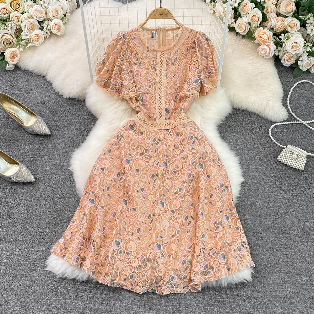 Retro Court Style Round Neck Flying Sleeve A-line Lace Dress      S4460