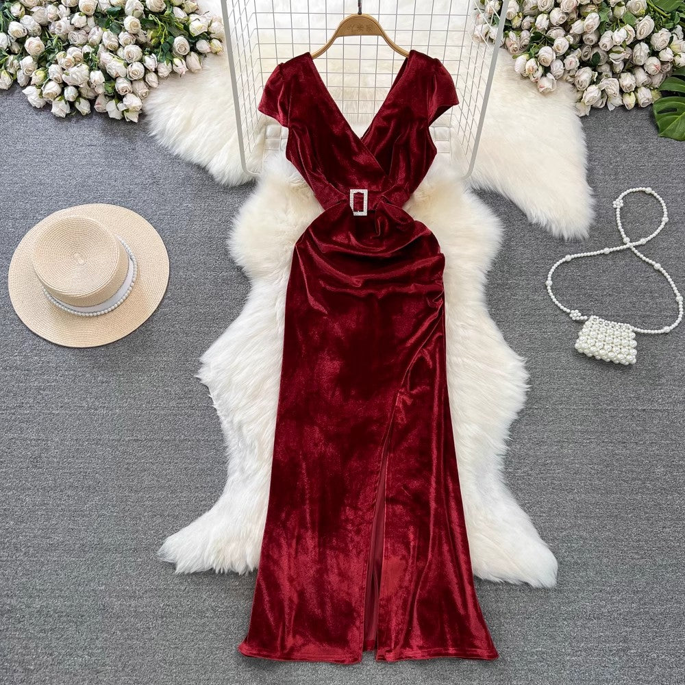 V-neck mid-length velvet dress     S4290