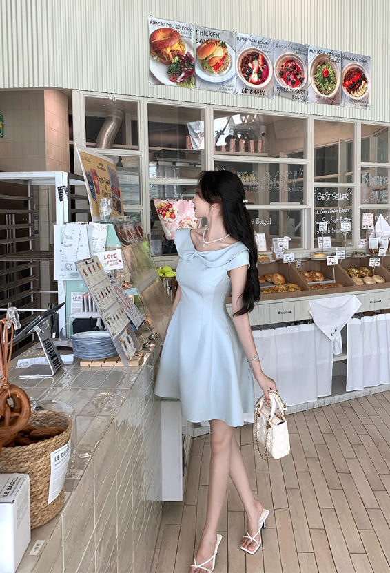 Light blue bow dress with short sleeves, slim waist and elegant short skirt R4419