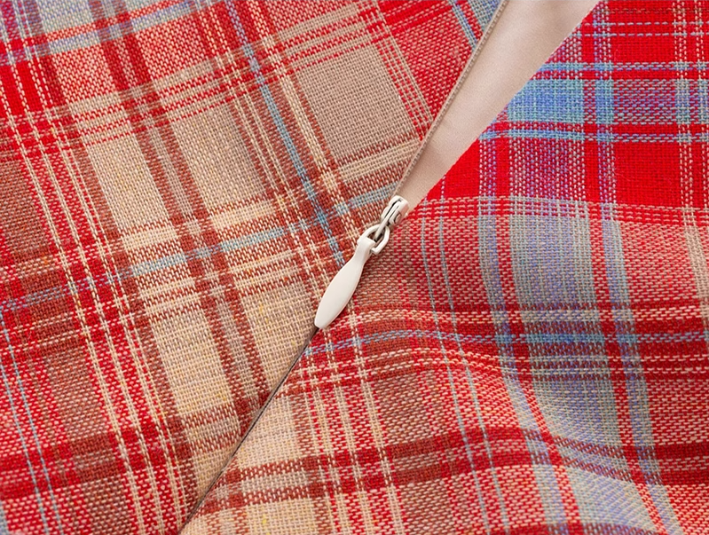 2025 Summer New Red Plaid French Retro Square Neck Temperament Short Sleeve Dress R0973