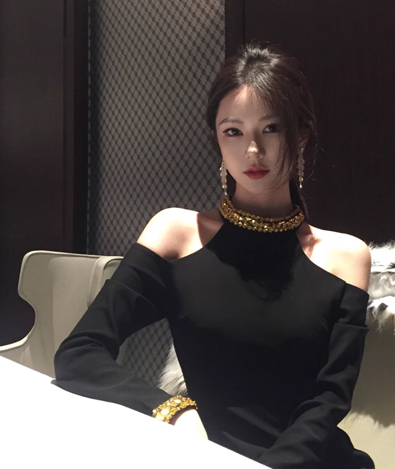 Hepburn style French black dress high-end niche temperament heavy work halter neck dress R1782