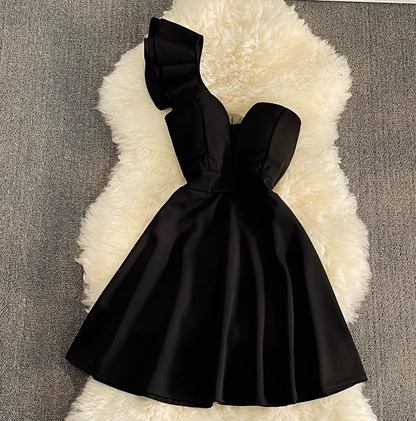 Small dress evening dress female 2025 elegant lady temperament sexy one-side off-shoulder A-line dress R0347