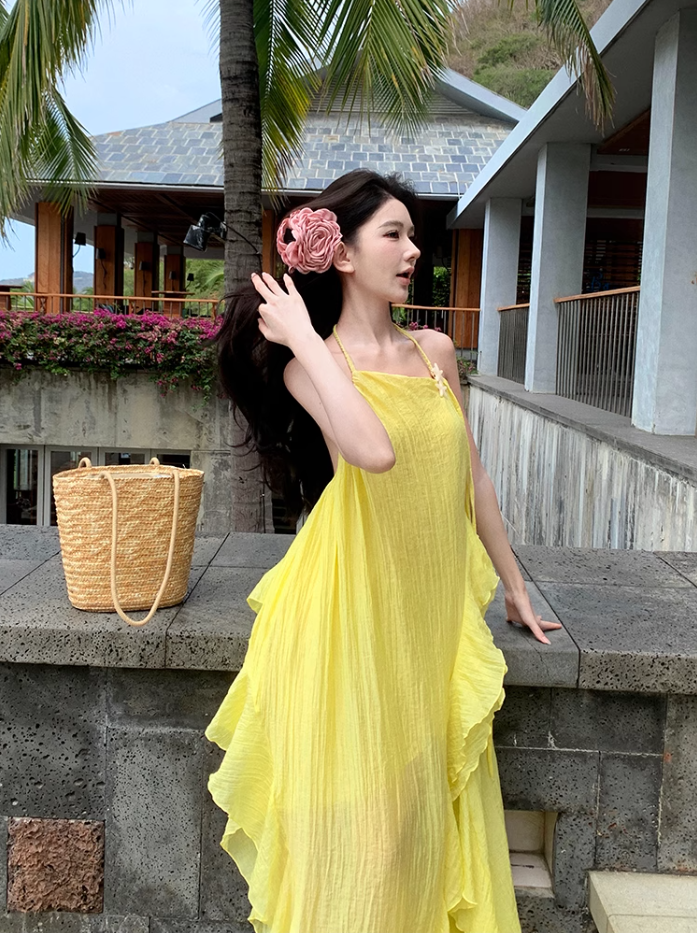 Beautiful seaside vacation dopamine loose halter dress atmosphere backless niche beach dress R1584