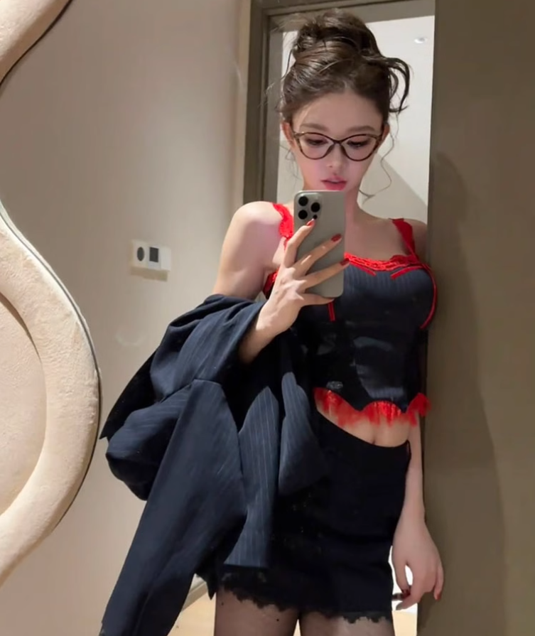 Sexy hot girl striped suit lace suspenders 2025 large size high-end hip skirt suit R1041