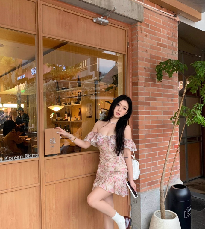 French pure floral one-shoulder dress for women in summer, slim-fitting short hip skirt R3592