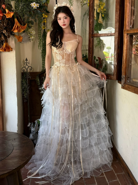 Elegant White A-Line Spaghetti Straps Fish Scale Shaped Tulle Corset Maxi Wedding Dress RS923