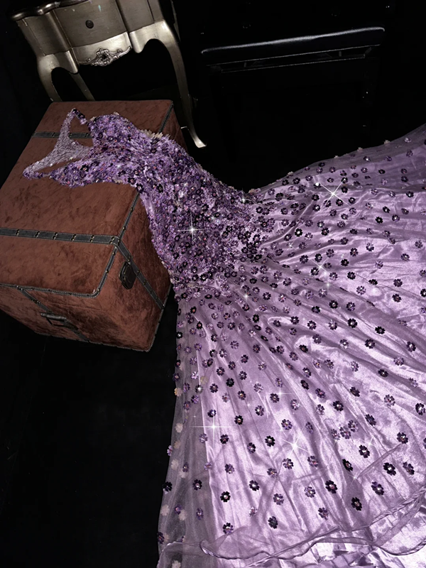 Purple halter-neck fitted long ball gown R7051