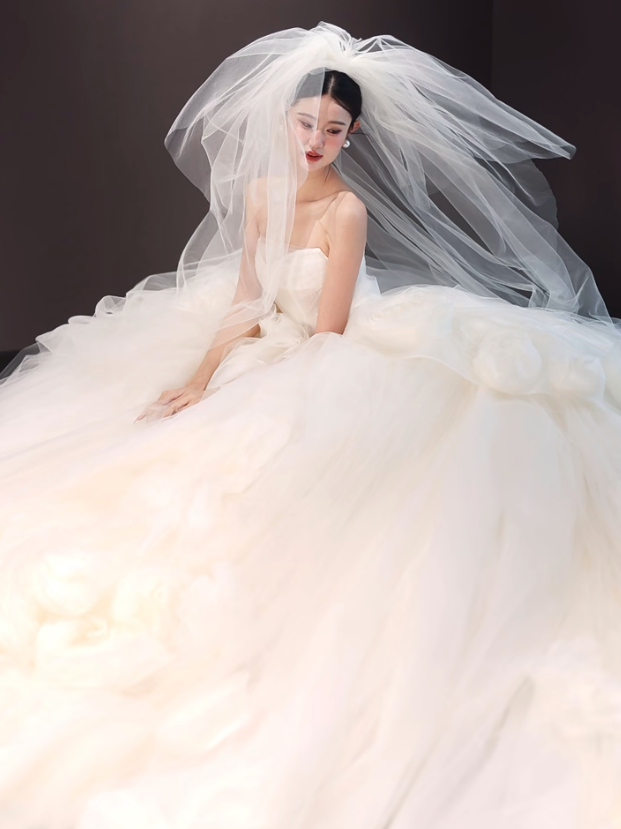 White tube top slim waist puffy skirt trailing tulle bridal dress R6033