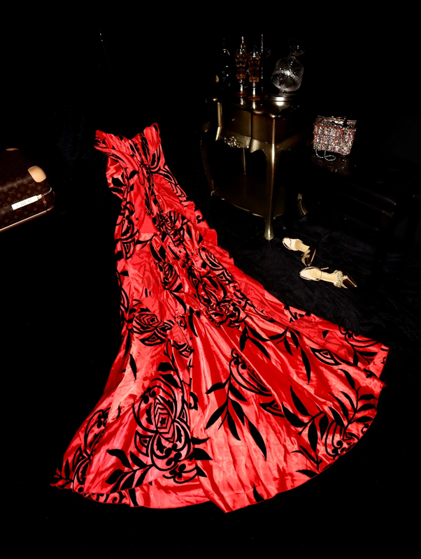 Red strapless, fitted waist, sexy and charming long ball gown R6931