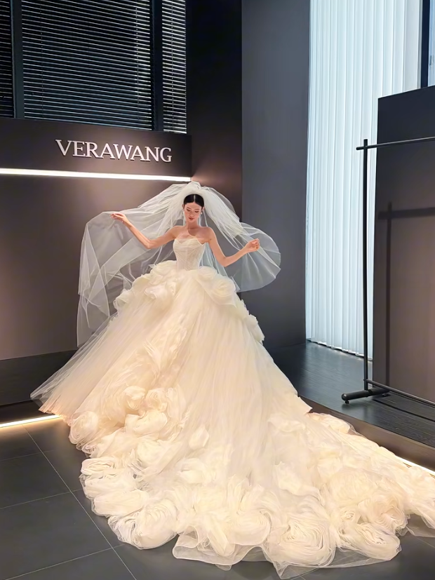 White tube top slim waist puffy skirt trailing tulle bridal dress R6033