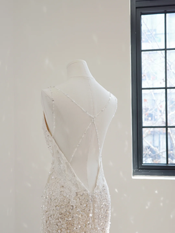 White V-neck fitted waist long sexy ball gown/bridal dress R8515