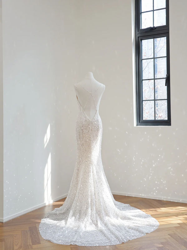 White V-neck fitted waist long sexy ball gown/bridal dress R8515