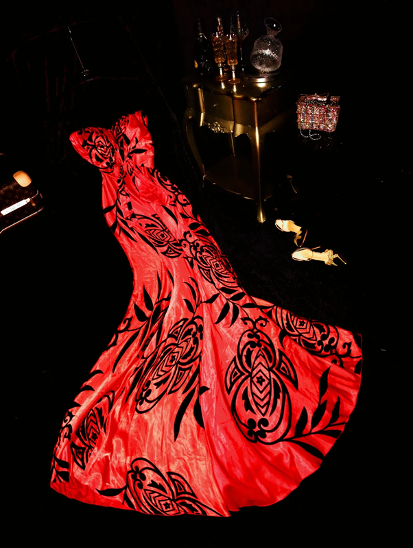 Red strapless, fitted waist, sexy and charming long ball gown R6931