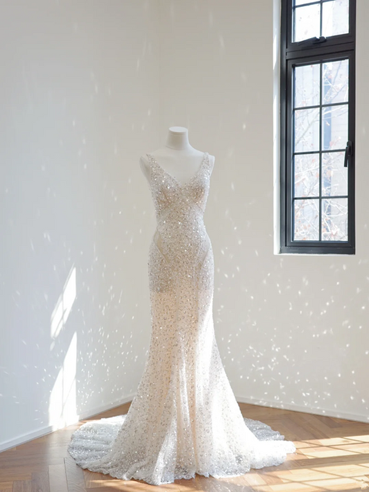 White V-neck fitted waist long sexy ball gown/bridal dress R8515