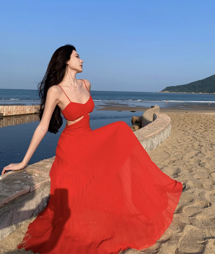 Beach resort long dress with a sense of atmosphere, slim waist and beautiful suspender dress R1577