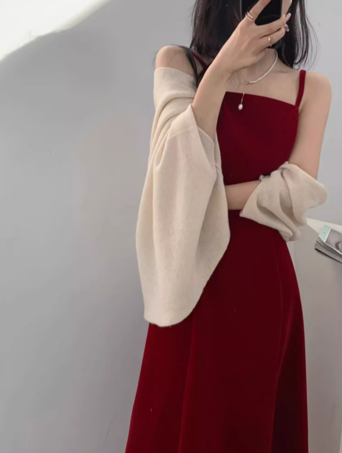 Hong Kong style retro 2025 new square neck velvet sling red engagement waist sling dress R1438
