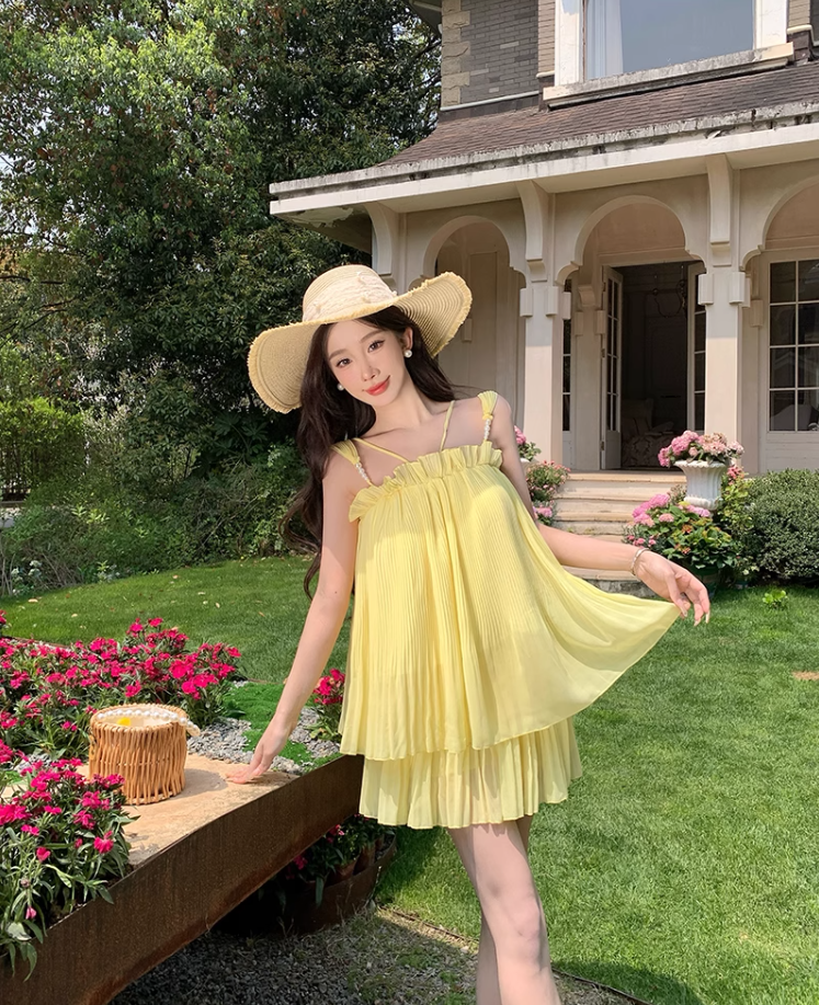 Holiday style beautiful yellow suspender top a-line skirt two-piece suit R0882
