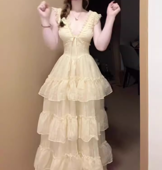 Gentle and sweet style V-neck suspender dress temperament waist beautiful skirt R0710