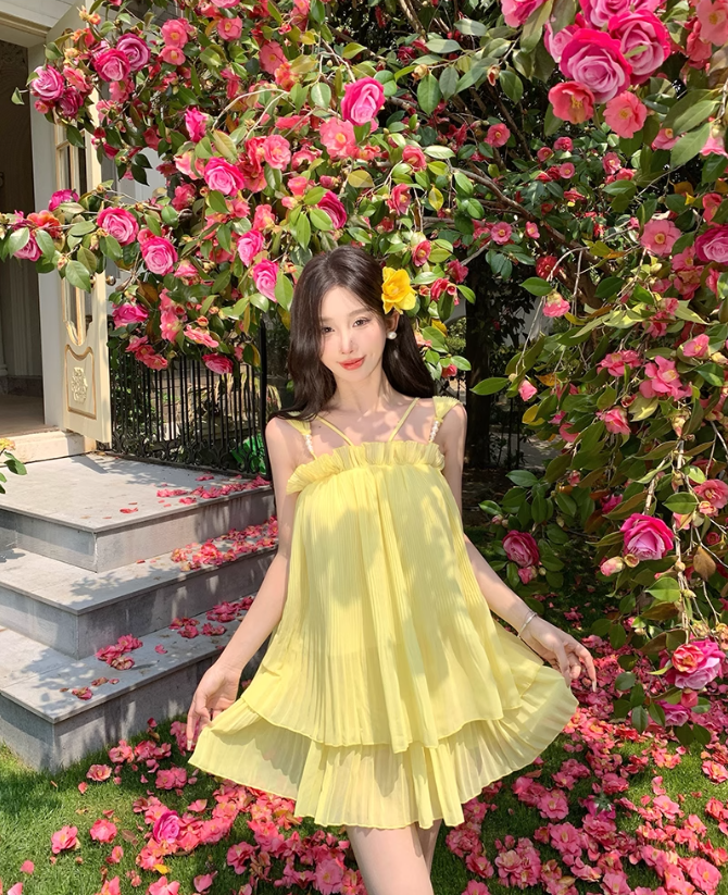 Holiday style beautiful yellow suspender top a-line skirt two-piece suit R0882