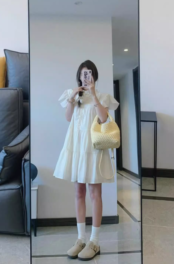 Beautiful small flying sleeve dress new style temperament sweet A-line skirt small R0769