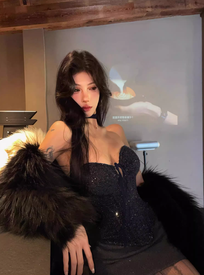 Temperamental Chanel style sequined fishbone tube top 2025 sexy hot girl hip skirt suit R1354