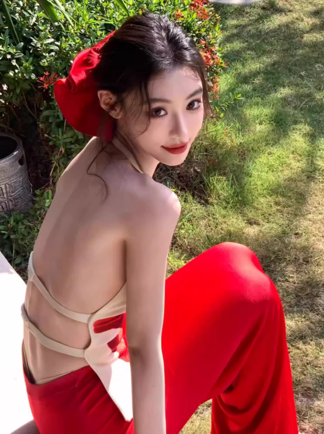 Backless halter neck top 2025 hip-wrapped holiday maxi skirt suit R1397