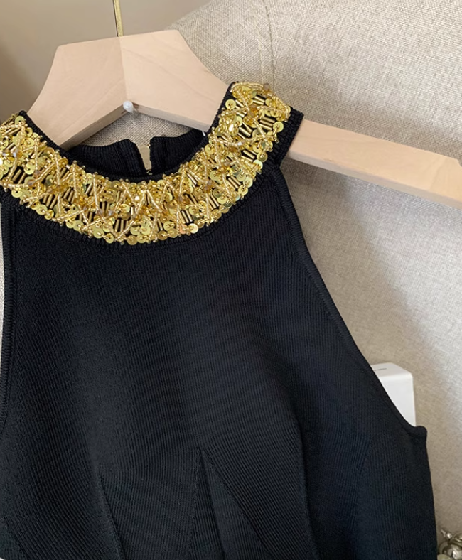 Black French heavy-duty halter neck knitted dress for women new beaded waist and hip short skirt R3957