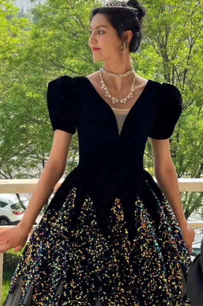 Gorgeous Black Sequins Prom Dress for Women,A-Line V-neck Beaded Maxi Evening Dress RS1034