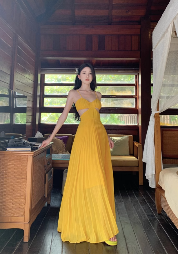 Beach resort long dress with a sense of atmosphere, slim waist and beautiful suspender dress R1577