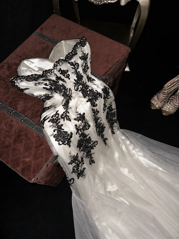 White strapless vintage floral pattern fitted long ball gown R7052