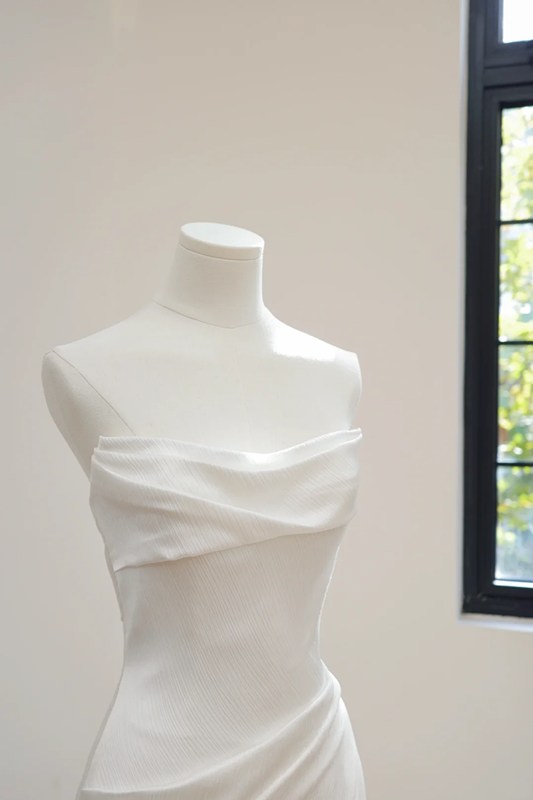 White strapless, fitted, long mermaid-style ball gown/bridal dress R8516