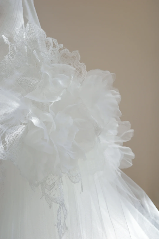 White strapless, fitted, long mermaid-style ball gown/bridal dress R8516