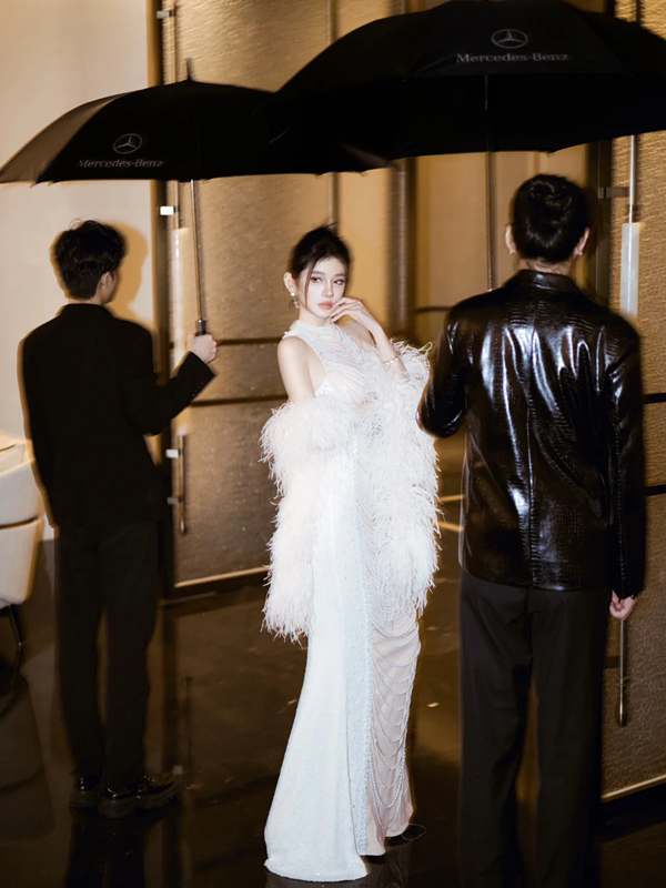 White Halter Neck Waist-Cinched Fitted Beaded Backless Sexy Floor-Length Prom Dress R7092