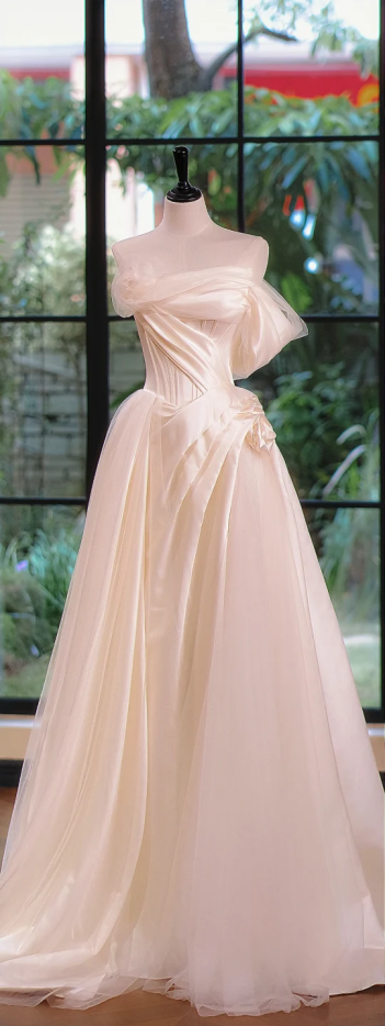 White sleeveless slim waist design satin bridal gown R5700