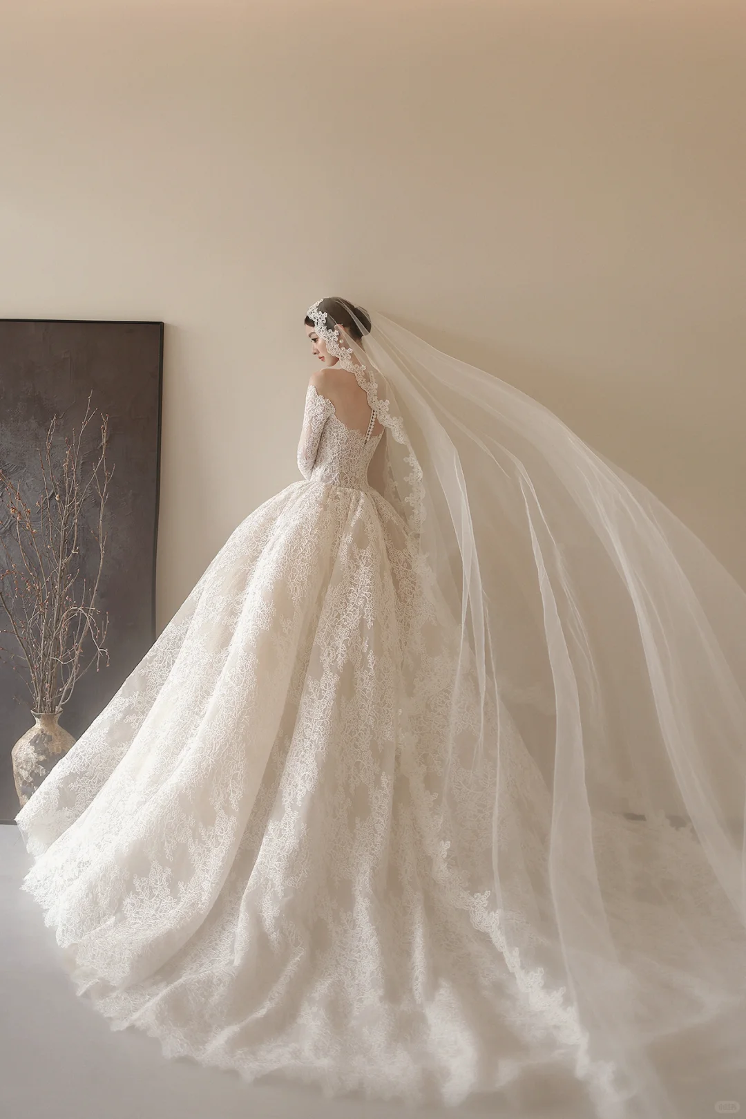 White lace one-shoulder slim waist sexy puffy long dress bridal dress R6054