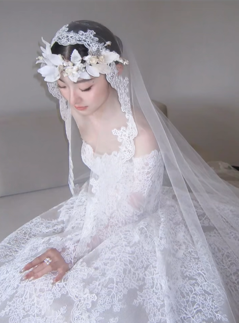 White lace one-shoulder slim waist sexy puffy long dress bridal dress R6054