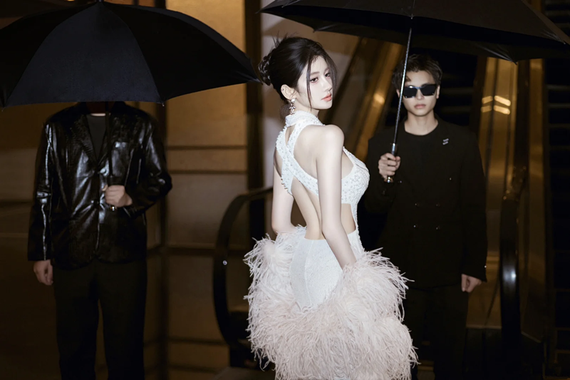 White Halter Neck Waist-Cinched Fitted Beaded Backless Sexy Floor-Length Prom Dress R7092