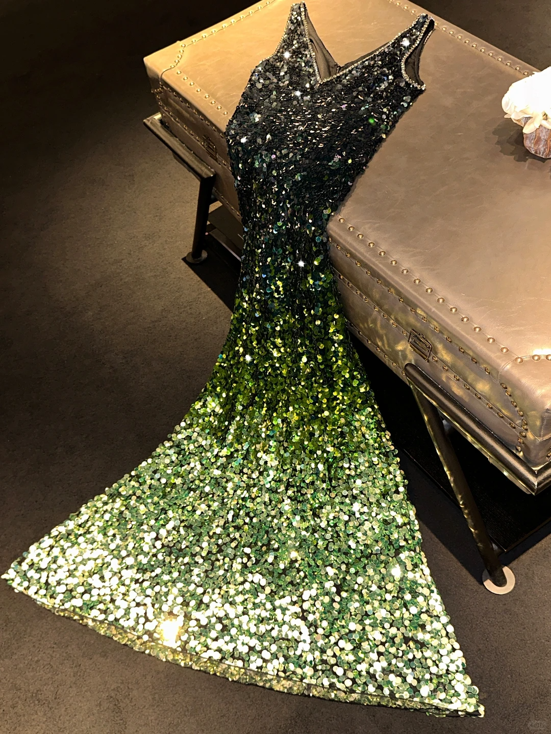 Green sequined gradient V-neck fitted waist long ball gown R8829