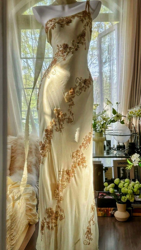 Light yellow halter-neck fitted bodycon long ball gown R6533