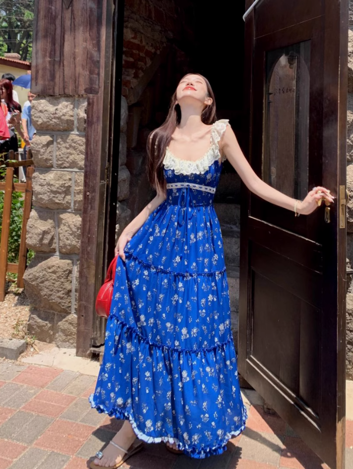 Lace stitching U-neck floral long dress French romantic holiday Klein blue suspender dress R1727